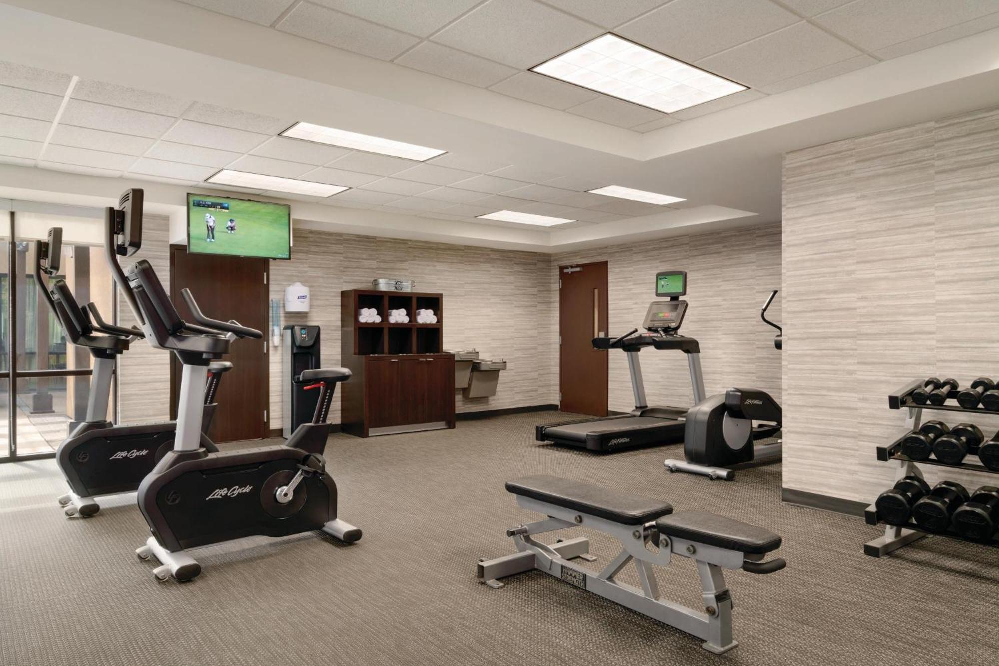 מלון Courtyard Charlotte Airport North מראה חיצוני תמונה