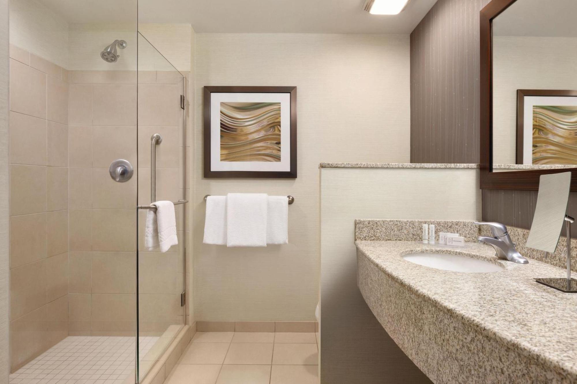 מלון Courtyard Charlotte Airport North מראה חיצוני תמונה