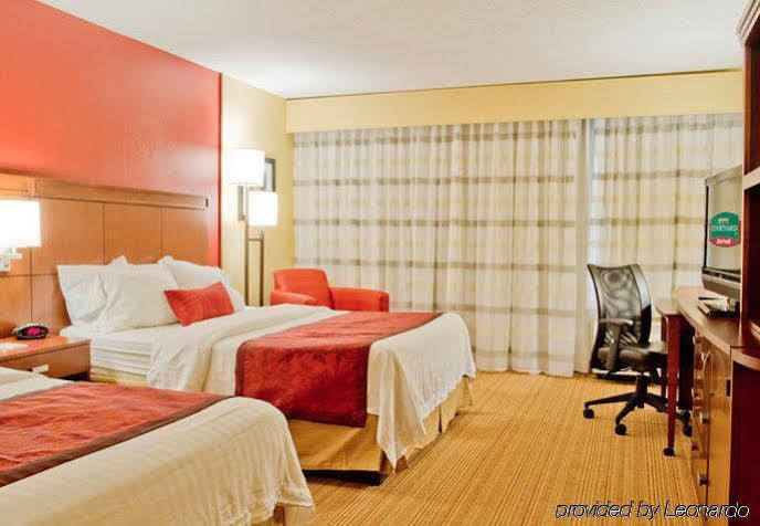 מלון Courtyard Charlotte Airport North מראה חיצוני תמונה