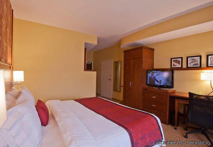 מלון Courtyard Charlotte Airport North מראה חיצוני תמונה