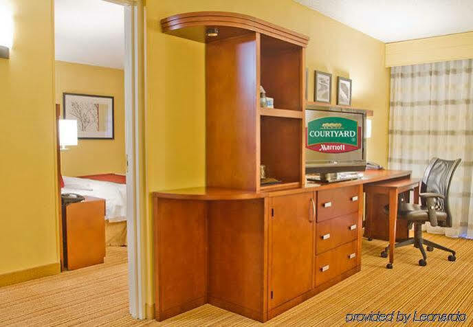 מלון Courtyard Charlotte Airport North מראה חיצוני תמונה